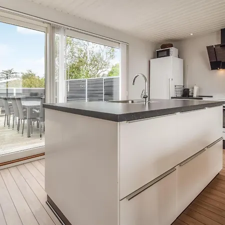 بيت للعطل Ronnebo نْيوبورغ